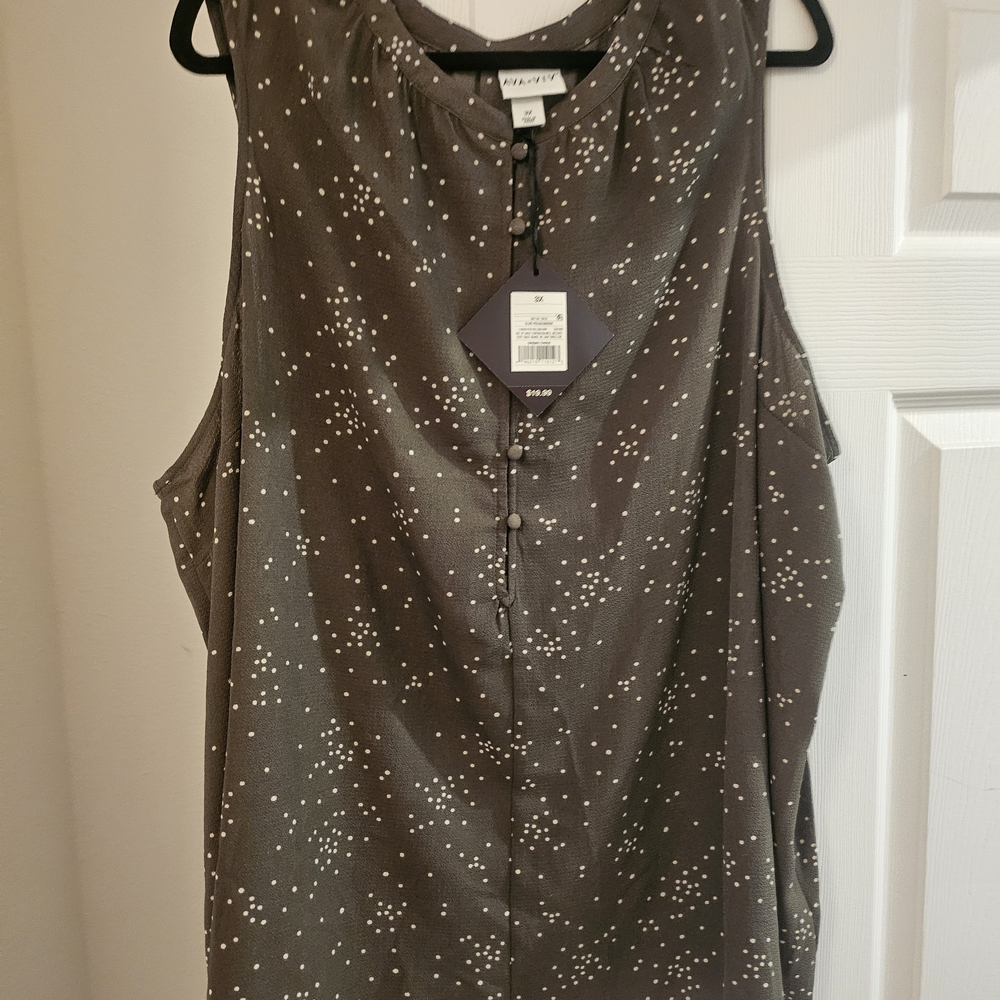 Ava & Viv Charcoal Sleeveless Blouse with Dots